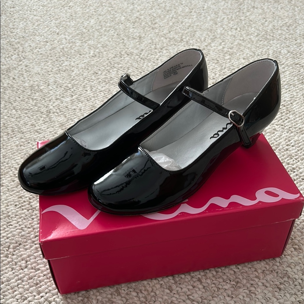Nina Seeley black patent dress shoe